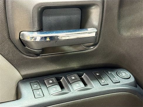 Used 2018 Chevrolet Silverado 1500 Custom w/ Custom Value Package image 19