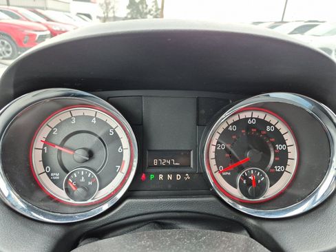 Used 2019 Dodge Grand Caravan SXT image 18