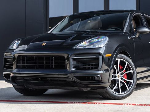 Certified 2023 Porsche Cayenne GTS AWD/4WD image 7