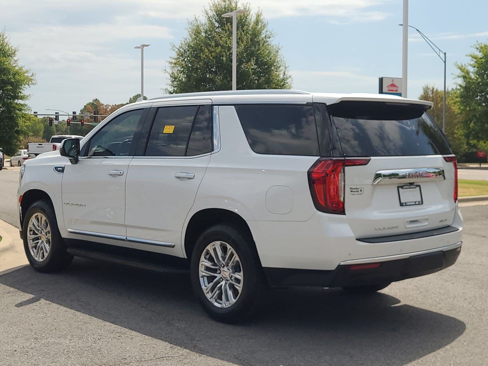 Used 2022 GMC Yukon SLT w/ SLT Premium Package AWD/4WD image 5