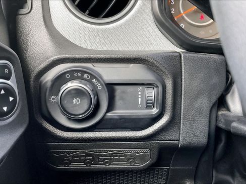 Used 2025 Jeep Wrangler Unlimited Sport AWD/4WD image 33
