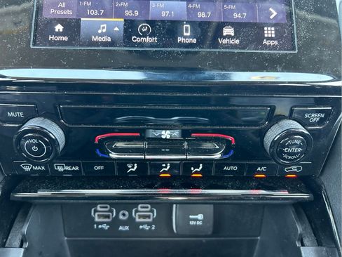 Certified 2023 Jeep Grand Cherokee Laredo AWD/4WD image 30