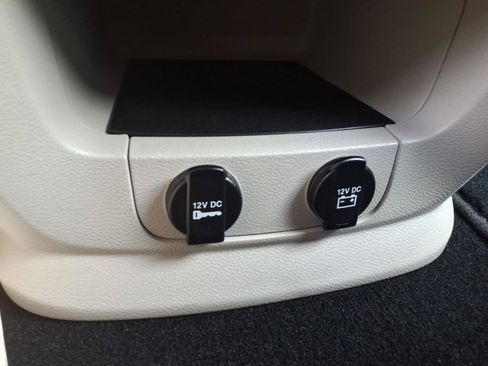 Used 2018 Dodge Grand Caravan SE w/ UConnect Hands-Free Group FWD image 11