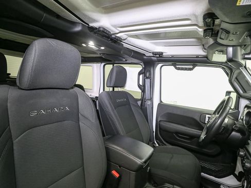 Used 2022 Jeep Wrangler Unlimited Sahara w/ LED Lighting Group AWD/4WD image 20