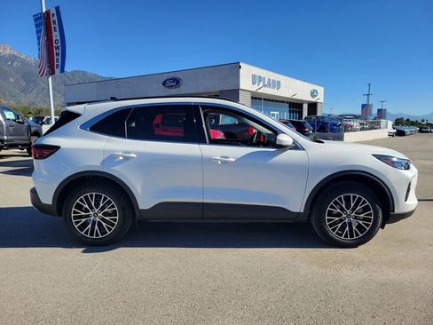 Used 2025 Ford Escape Base image 7