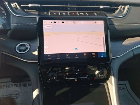 New 2025 Jeep Grand Cherokee Limited w/ Black Appearance Package AWD/4WD image 19