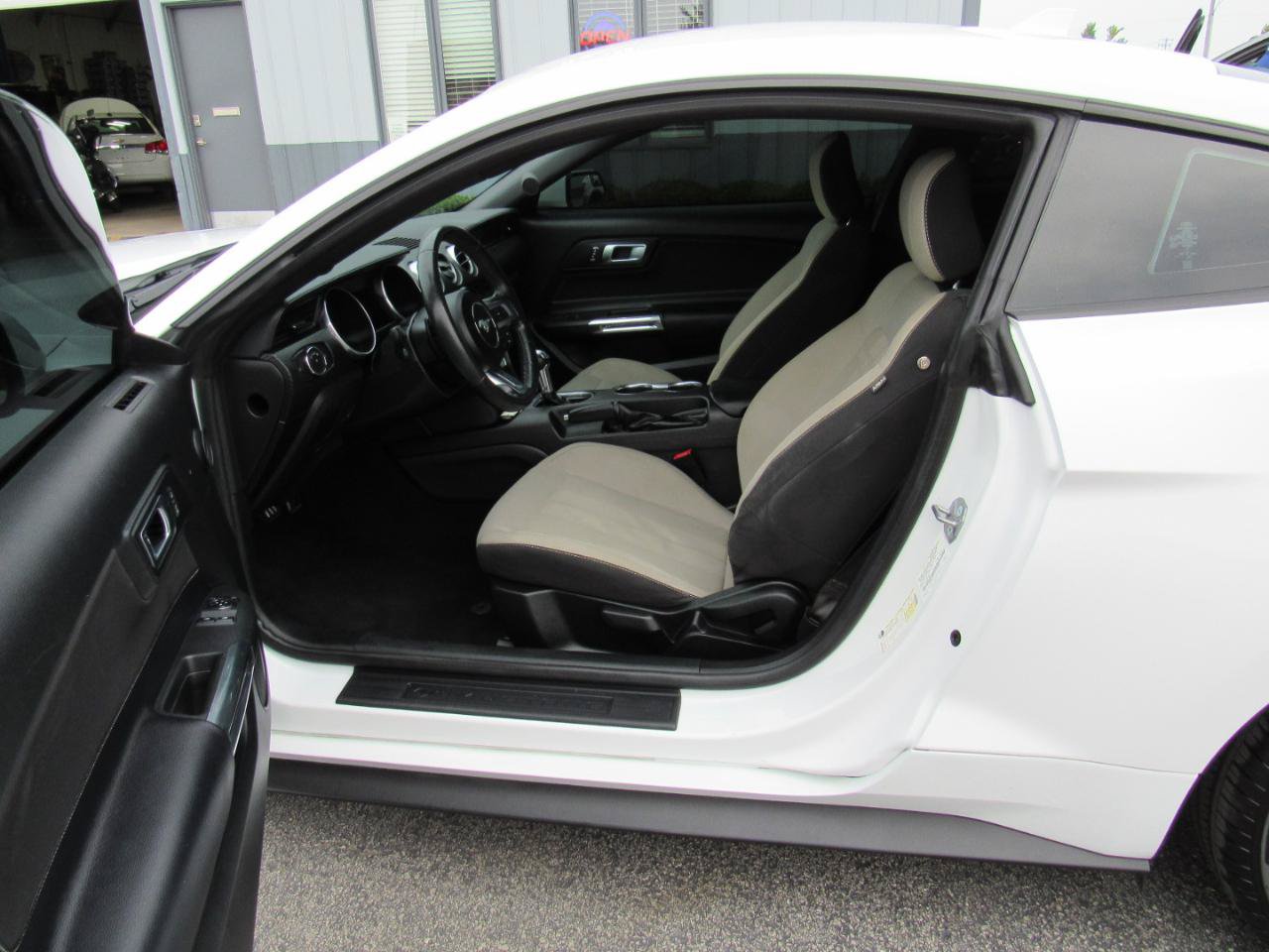 Used 2020 Ford Mustang Coupe RWD image 14