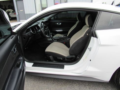 Used 2020 Ford Mustang Coupe RWD image 14