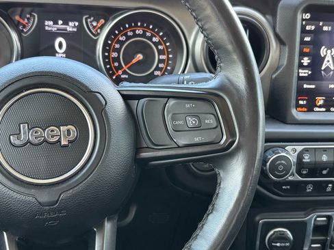 Used 2023 Jeep Gladiator Sport AWD/4WD image 17