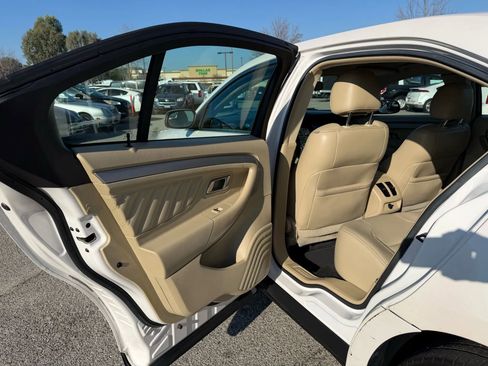 Used 2016 Ford Taurus SEL image 17