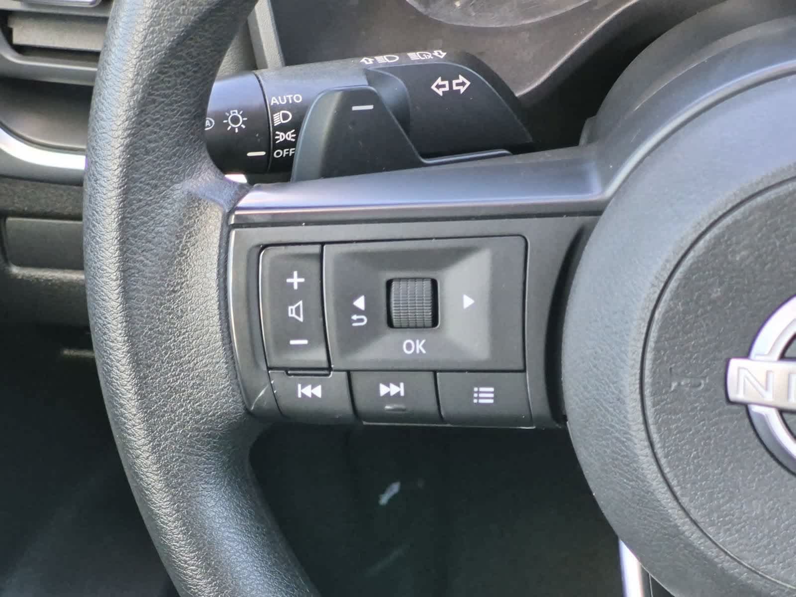 Used 2023 Nissan Rogue S FWD image 23