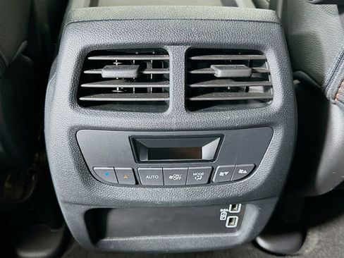 Used 2022 Honda Pilot TrailSport image 25