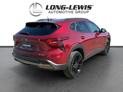 Used 2024 Chevrolet Trax ACTIV w/ Sunroof Package image 7