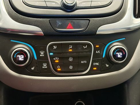 Used 2019 Chevrolet Equinox LT w/ Driver Convenience Package image 9