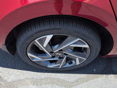 Used 2025 Hyundai Elantra Sport FWD image 9