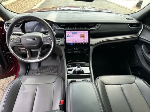 Used 2025 Jeep Grand Cherokee Limited w/ Black Appearance Package image 47