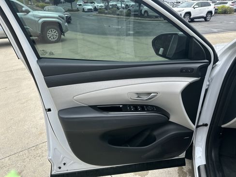 Used 2025 Hyundai Tucson Limited AWD/4WD image 13