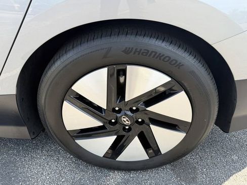 Used 2024 Hyundai Ioniq 6 SE RWD image 38