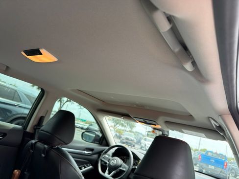 Used 2024 Nissan Altima 2.5 SR w/ SR Premium Package FWD image 8