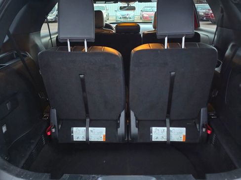 Used 2019 Ford Explorer XLT w/ Equipment Group 202A image 7