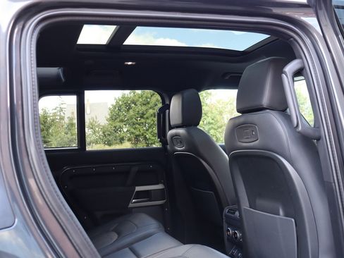 Used 2022 Land Rover Defender 110 S AWD/4WD image 16