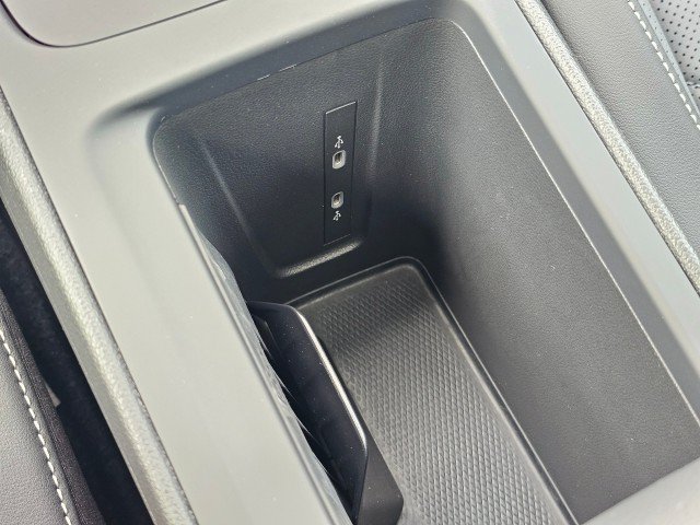 Used 2025 Volkswagen Tiguan SE R-Line AWD/4WD image 39