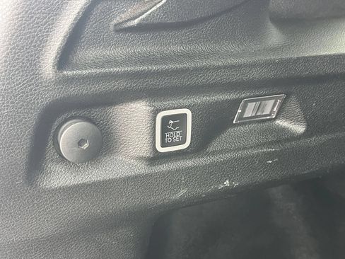 Used 2023 Jeep Grand Cherokee L Limited AWD/4WD image 24