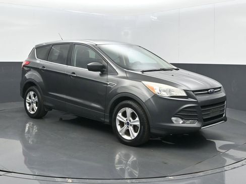 Used 2015 Ford Escape SE image 1