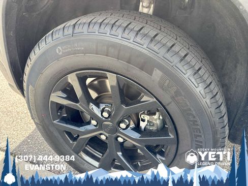 Used 2022 Jeep Grand Cherokee Laredo E image 18