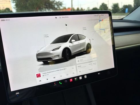 Used 2022 Tesla Model Y Performance AWD/4WD image 6