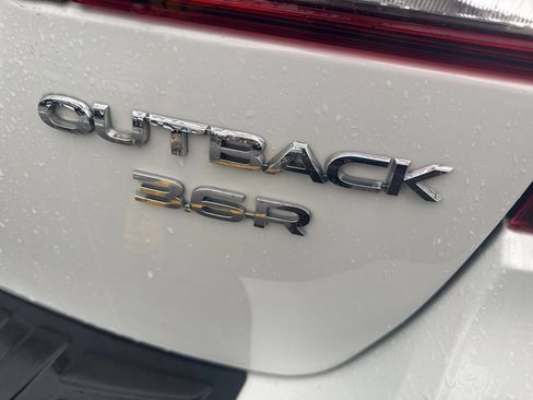 Used 2017 Subaru Outback 3.6R Limited AWD/4WD image 6