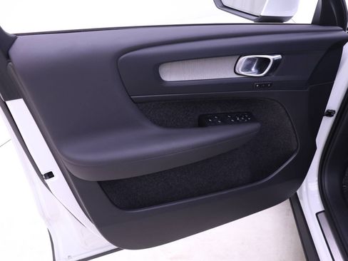 Certified 2024 Volvo XC40 B5 Plus w/ Protection Package Premier image 16