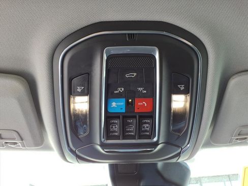 Used 2022 Jeep Grand Cherokee Limited AWD/4WD image 19