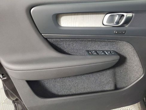 Certified 2023 Volvo XC40 B5 Plus w/ Protection Package Premier image 21