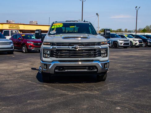 Used 2024 Chevrolet Silverado 3500 LT w/ Safety Package AWD/4WD image 2
