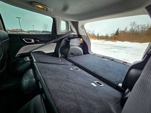 Certified 2022 Jeep Compass Limited image 33