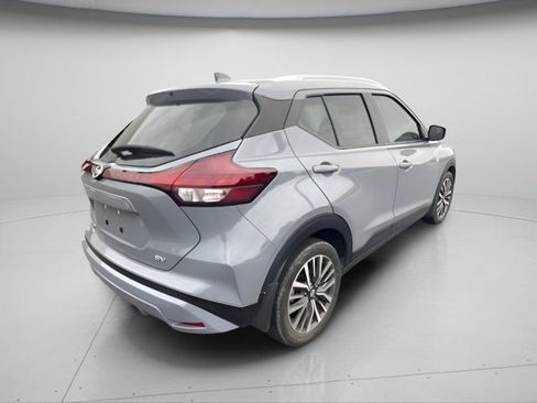 Used 2021 Nissan Kicks SV FWD image 11
