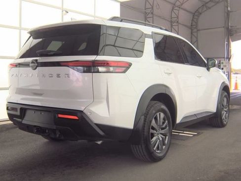 Used 2025 Nissan Pathfinder SV w/ SV Premium Package FWD image 2
