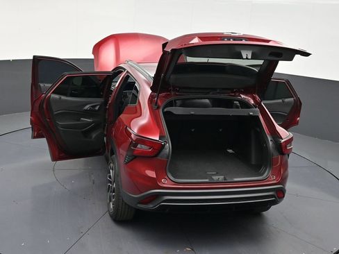 Used 2024 Chevrolet Trax RS FWD image 32