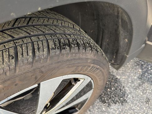 Used 2023 Volkswagen Taos SE w/ Panoramic Sunroof Package image 36