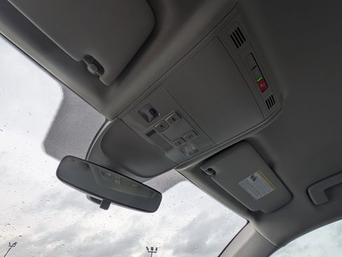 Used 2024 Volkswagen Taos S FWD image 29