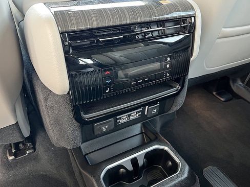 Used 2022 Jeep Wagoneer Series III w/ Convenience Group I image 12