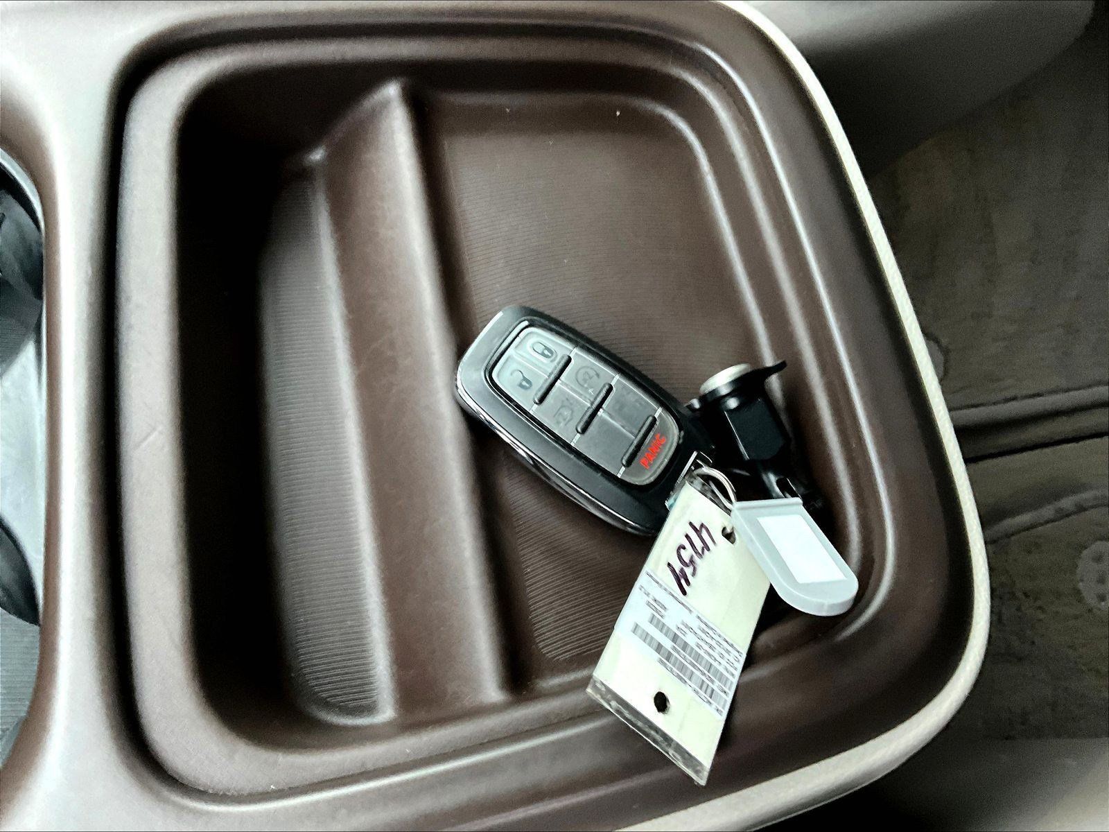 Used 2019 Chrysler Pacifica Touring Plus w/ Advanced Safetytec Group FWD image 33