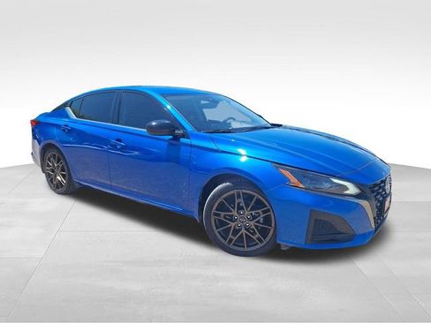 Certified 2025 Nissan Altima 2.5 SR FWD image 1