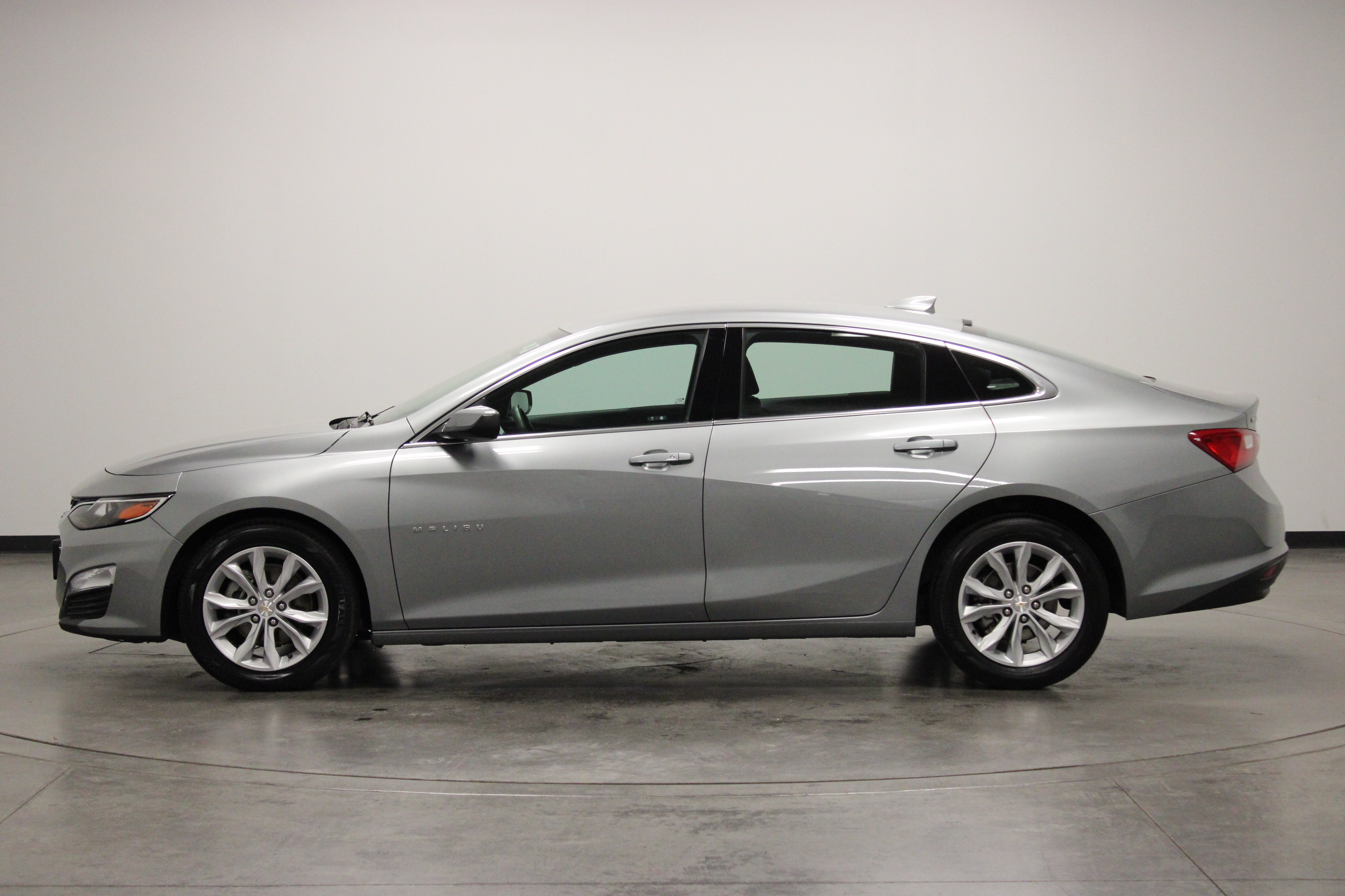 Used 2025 Chevrolet Malibu LT FWD image 5