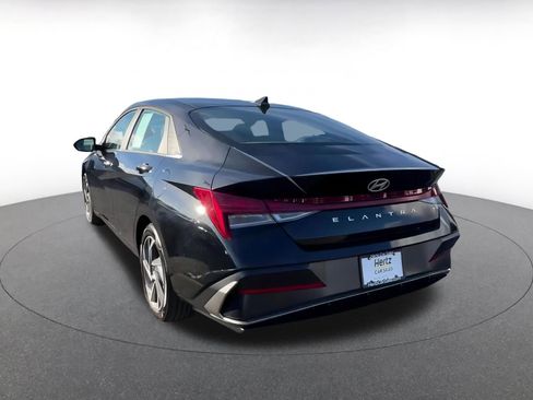 Used 2025 Hyundai Elantra SEL image 11