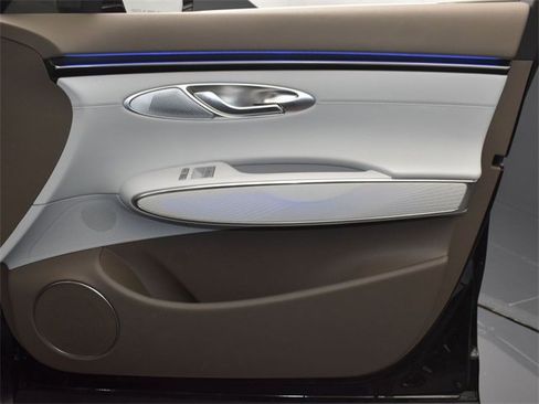 Used 2026 Genesis GV70 2.5T Advanced image 13