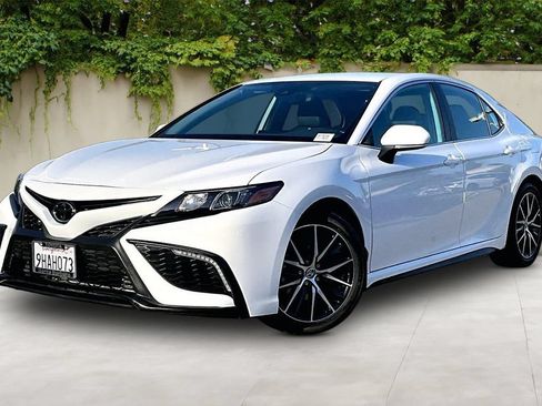 Used 2023 Toyota Camry SE w/ Blackout Package (TMS) FWD image 3