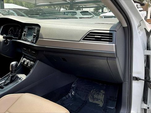 Used 2021 Volkswagen Jetta SE w/ SE Cold Weather Package FWD image 19
