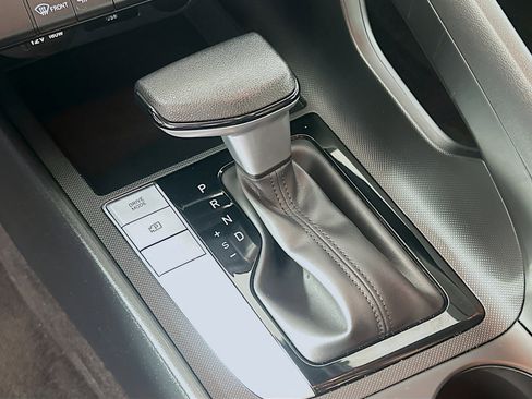 Used 2024 Hyundai Elantra SEL image 23